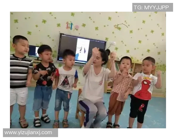 足球明星与女儿共享快乐时光温馨互动展现父爱如山的动人瞬间 足球明星与女儿共享快乐时光温馨互动展现父爱如山的动人瞬间